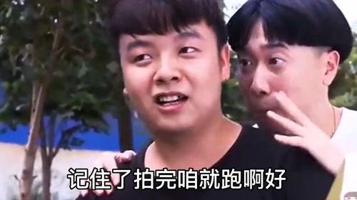 吃瓜之余搞笑视频,吃瓜视频里的欢乐时光