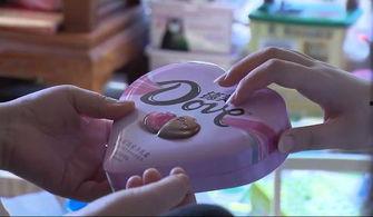 吃瓜吃德芙巧克力,尽享德芙巧克力美味时光