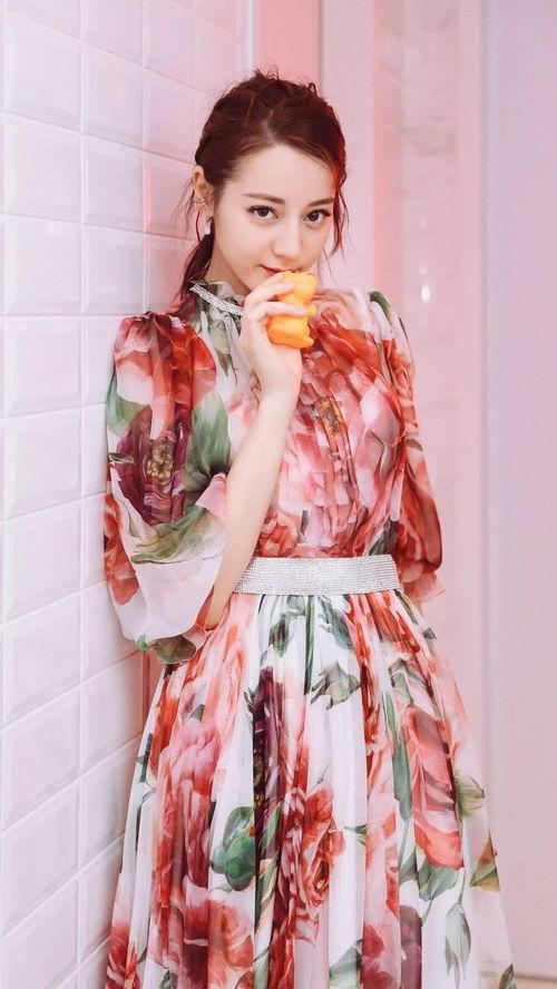 吃瓜跳舞吊带图片高清,高清吊带舞姿，尽享吃瓜时光