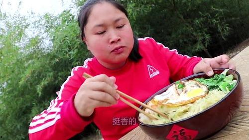 胖妹吃瓜,一场甜蜜的美食探险之旅