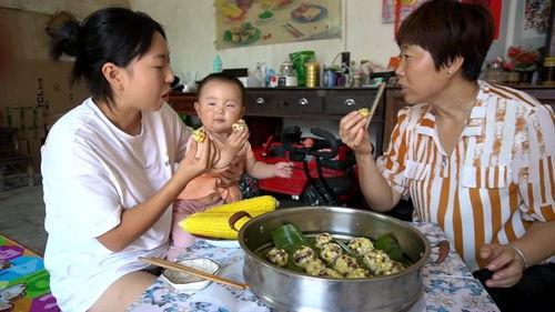 小外婆吃瓜,一场甜蜜的消暑之旅