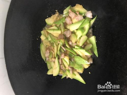 用小瓜做妁吃的,探寻夏日清爽佳肴的秘密