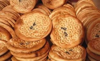 吃馕和瓜,探寻新疆特色美食的魅力