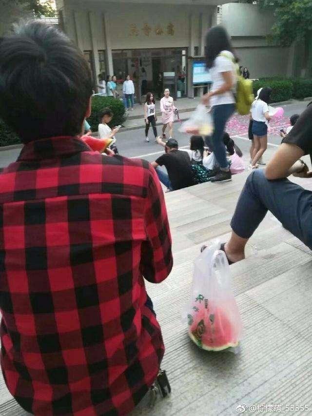 吃瓜群众们表白图片,一张张表白图片背后的故事