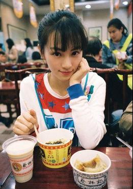 黄灿灿吃瓜图片高清,高清美图曝光引网友热议